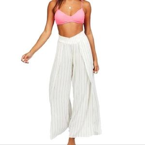 SOLD: Billabong Waundering Soup Pants | White/Black Pin Stripes | Size Small